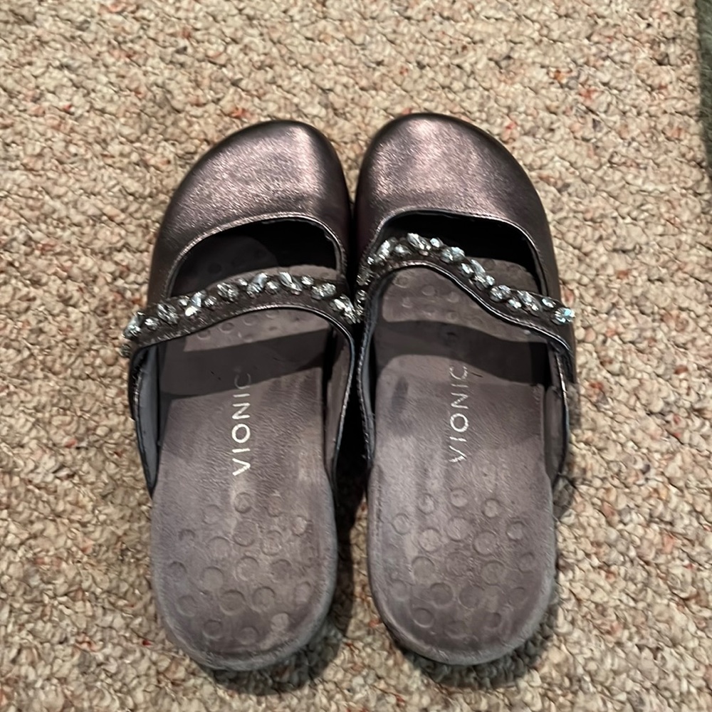 Vionic slip on